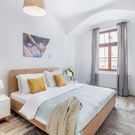 Wine & Bike City Tower Apartments Зноймо Екстериор снимка