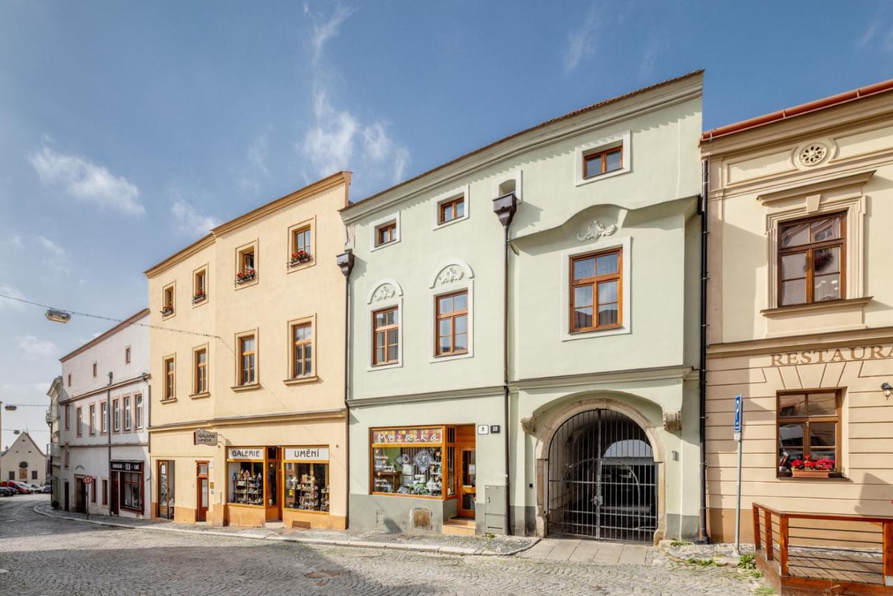 Wine & Bike City Tower Apartments Зноймо Екстериор снимка
