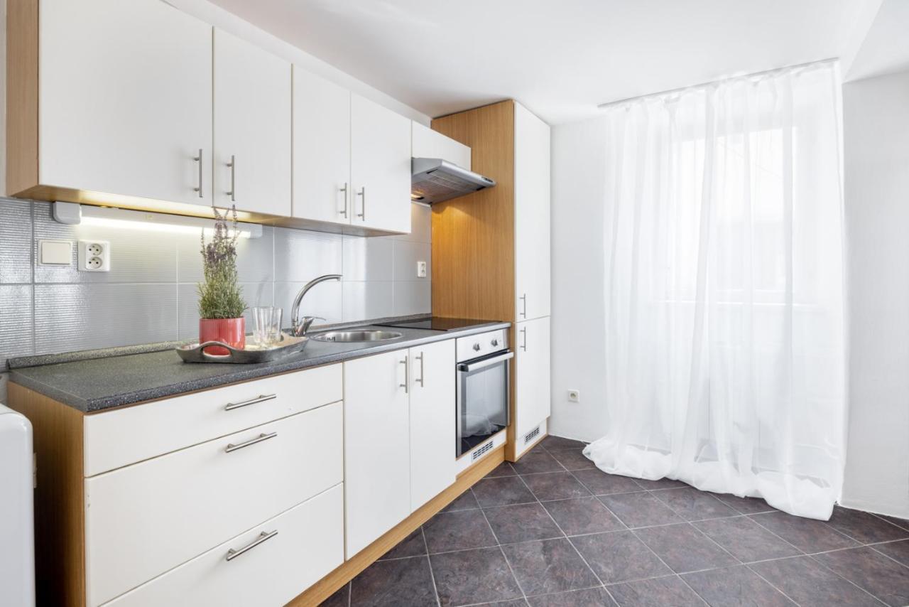 Wine & Bike City Tower Apartments Зноймо Екстериор снимка