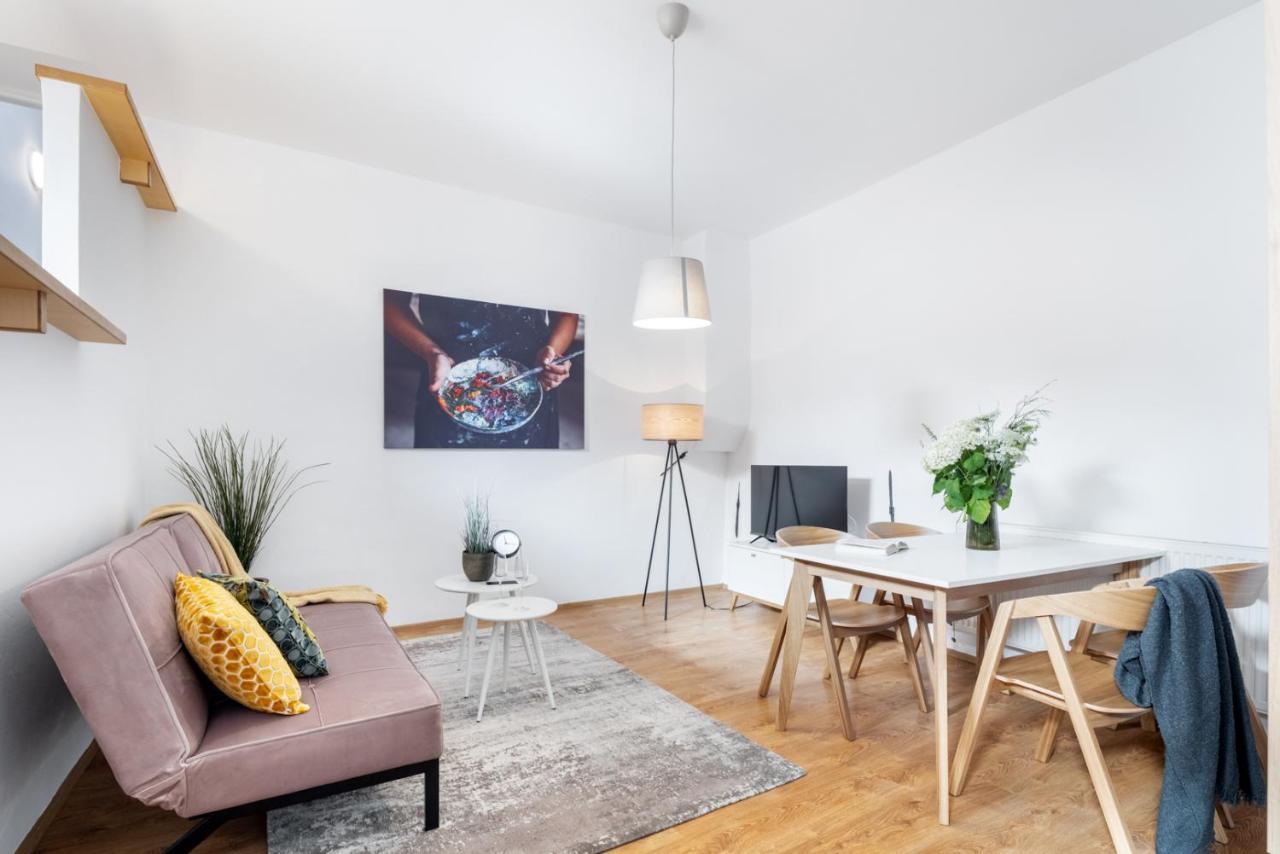 Wine & Bike City Tower Apartments Зноймо Екстериор снимка
