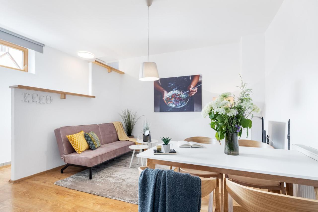 Wine & Bike City Tower Apartments Зноймо Екстериор снимка