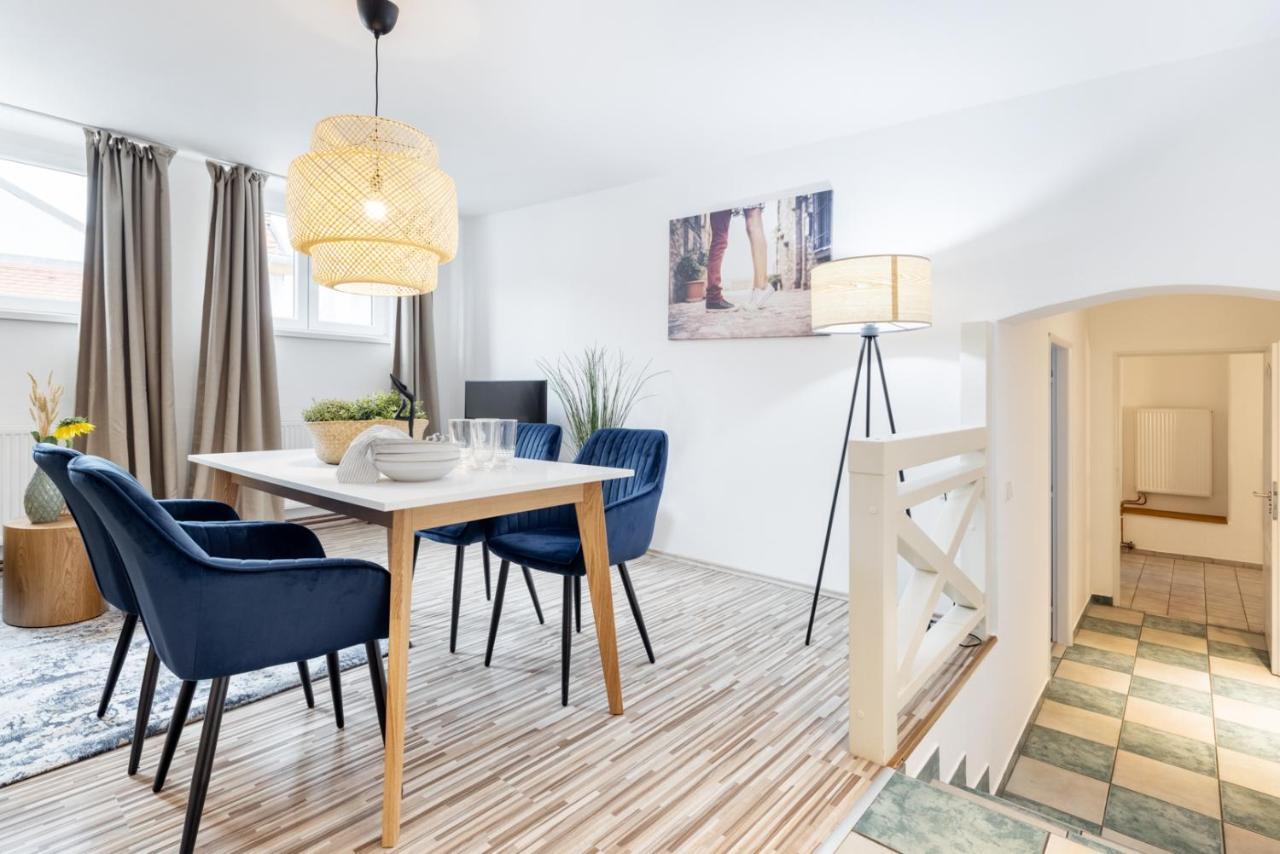 Wine & Bike City Tower Apartments Зноймо Екстериор снимка