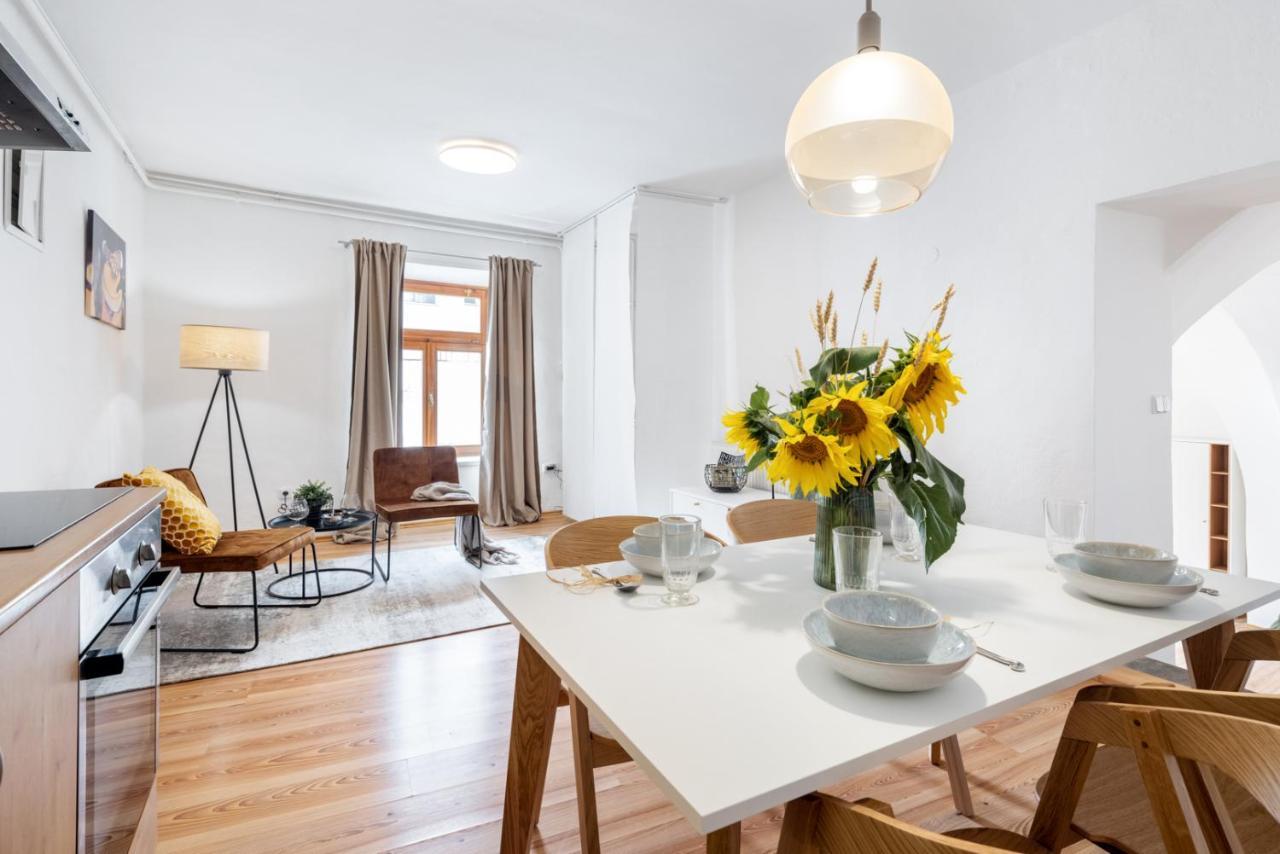 Wine & Bike City Tower Apartments Зноймо Екстериор снимка