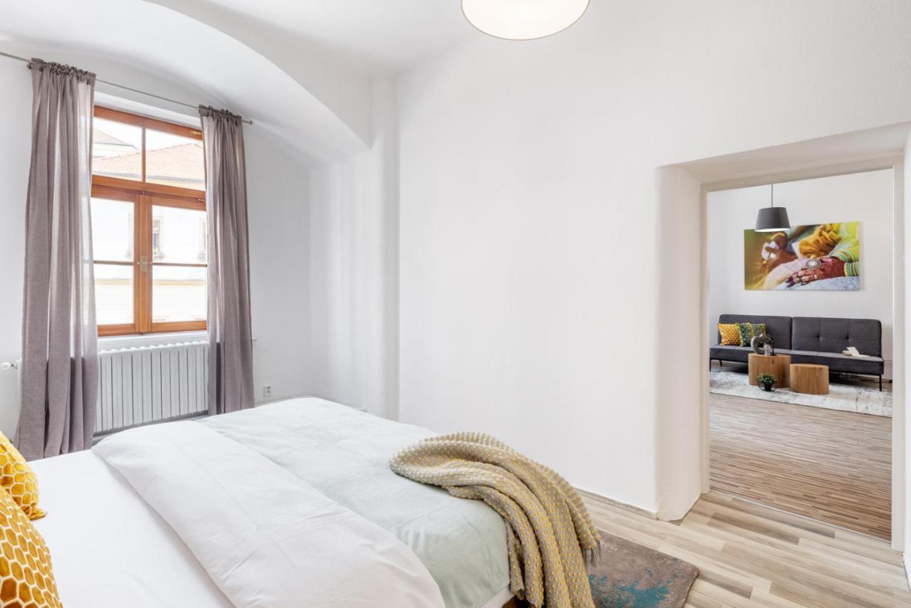 Wine & Bike City Tower Apartments Зноймо Екстериор снимка