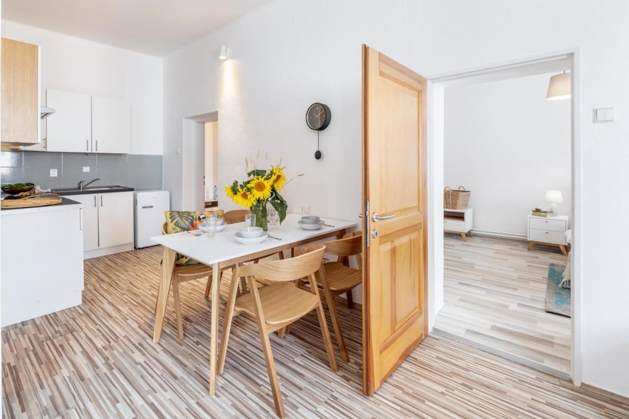 Wine & Bike City Tower Apartments Зноймо Екстериор снимка